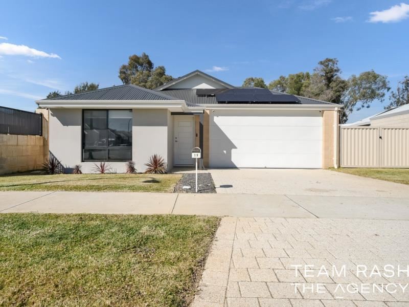 19 Breakwater Grove, Champion Lakes WA 6111