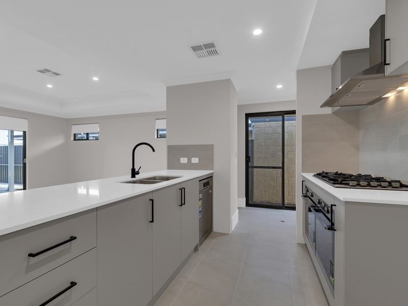 11 Woomera Grange, Byford WA 6122