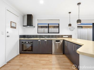 29 Plumwood Avenue, Hammond Park WA 6164