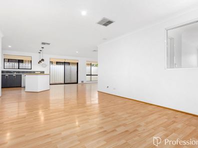 29 Plumwood Avenue, Hammond Park WA 6164