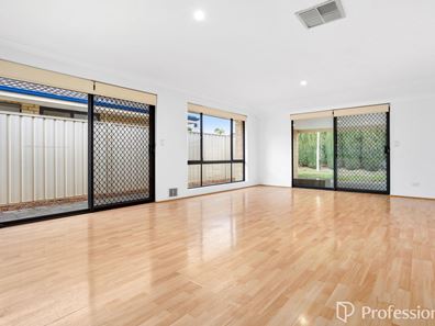 29 Plumwood Avenue, Hammond Park WA 6164