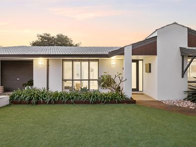 3 LUNAR COURT, Mullaloo WA 6027
