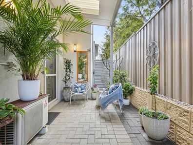 4/18 Boronia Street, Innaloo WA 6018