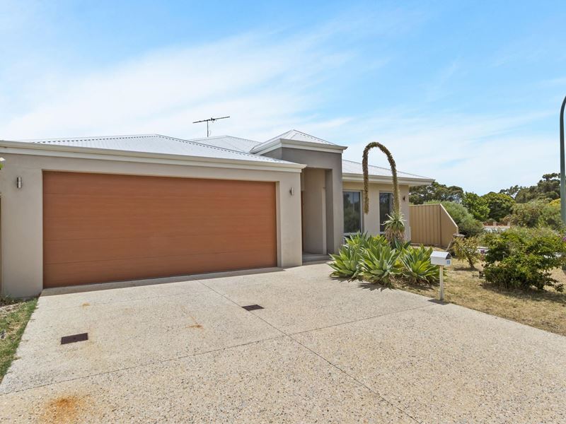 15 Paris Gardens, Hocking WA 6065
