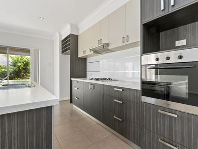 15 Paris Gardens, Hocking WA 6065