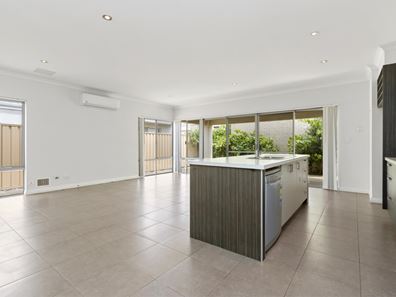 15 Paris Gardens, Hocking WA 6065