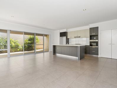 15 Paris Gardens, Hocking WA 6065