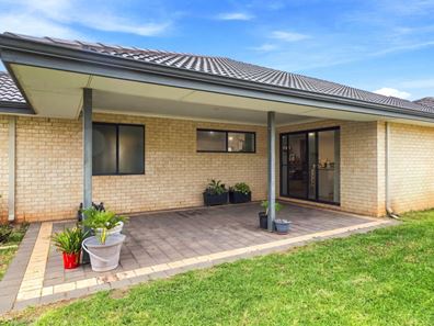 14 Wildwave Bend, Wandina WA 6530
