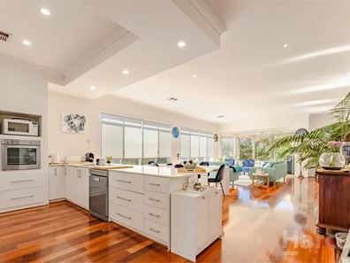 227 Peelwood Parade, Halls Head WA 6210