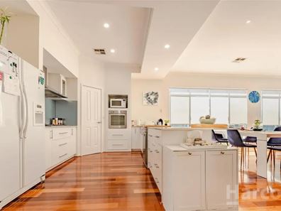 227 Peelwood Parade, Halls Head WA 6210