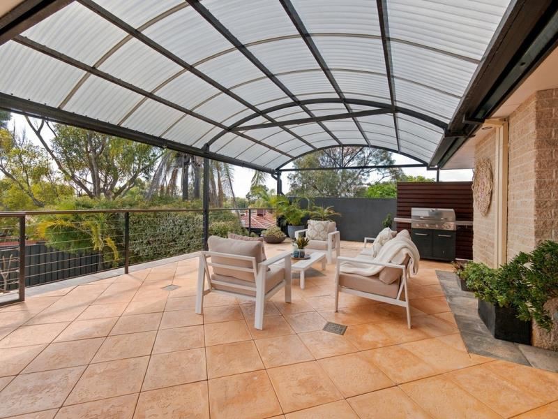 6 Captain Court, Heathridge