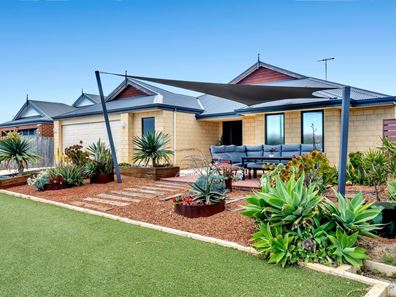 27 Quandong Parkway, Halls Head WA 6210