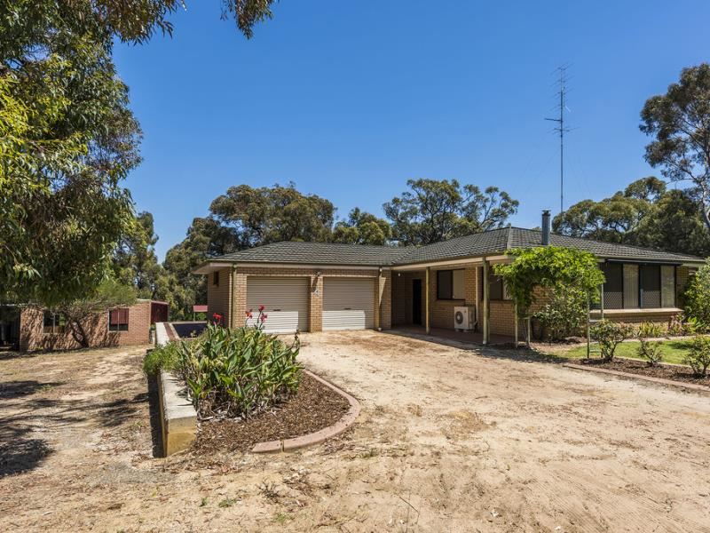 4 Russell Dr, Waroona WA 6215