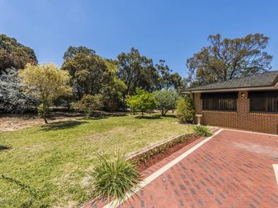4 Russell Dr, Waroona WA 6215