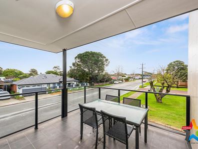 4/4 Broadway, Bassendean WA 6054