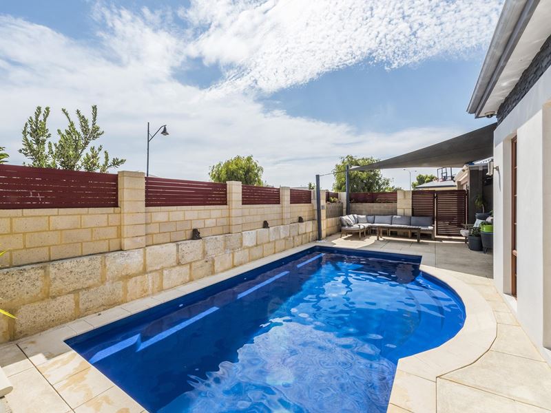 4 Frenchmans Crescent, Secret Harbour WA 6173