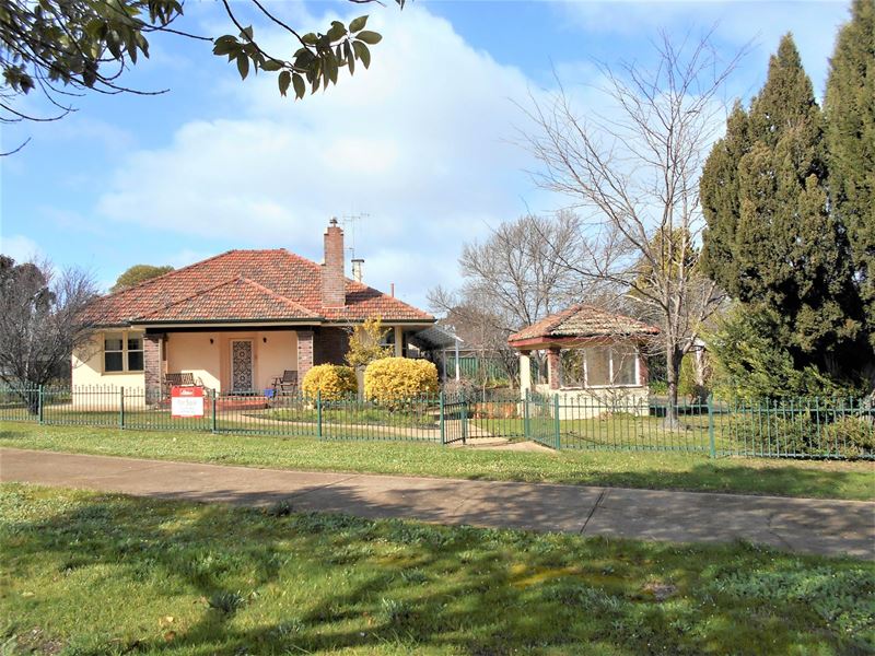 2 Kobeelya Avenue, Katanning