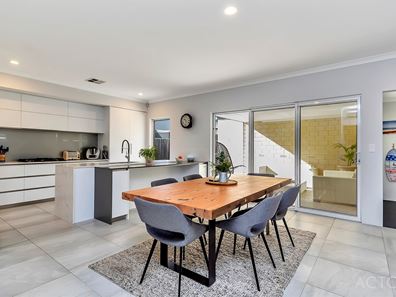 16 Honeymyrtle Grange, Halls Head WA 6210