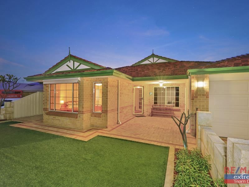 16 Loretta Fairway, Carramar