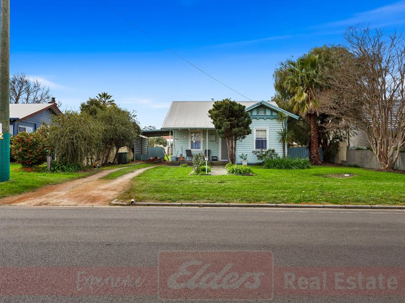 12 Jones Street, Collie