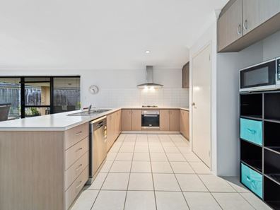 1 Pineroo Terrace, Ellenbrook WA 6069