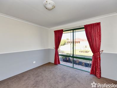 81 Parkland Drive, Warnbro WA 6169