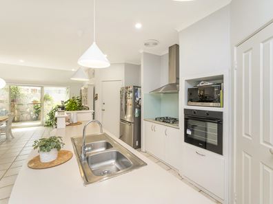 38 St Ettiene Gardens, Port Kennedy WA 6172
