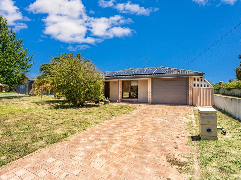 18 Flora Way, Carey Park