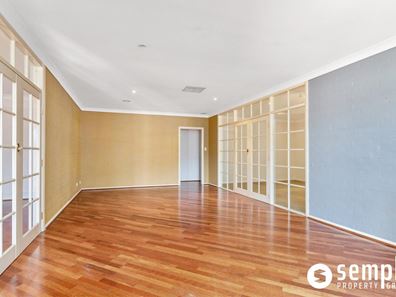 2 Leyburn Drive, Halls Head WA 6210