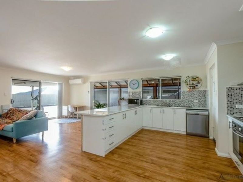 6 Invincible Rise, Wandina