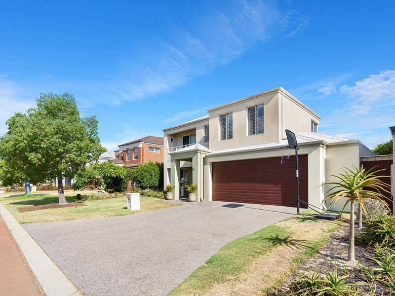 11 Kingsway Gardens, Canning Vale WA 6155
