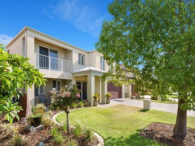 11 Kingsway Gardens, Canning Vale WA 6155