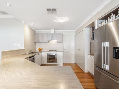 11 Kingsway Gardens, Canning Vale WA 6155