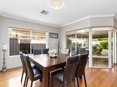11 Kingsway Gardens, Canning Vale WA 6155