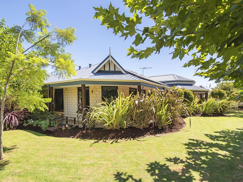 25 Higgins Drive, Broadwater