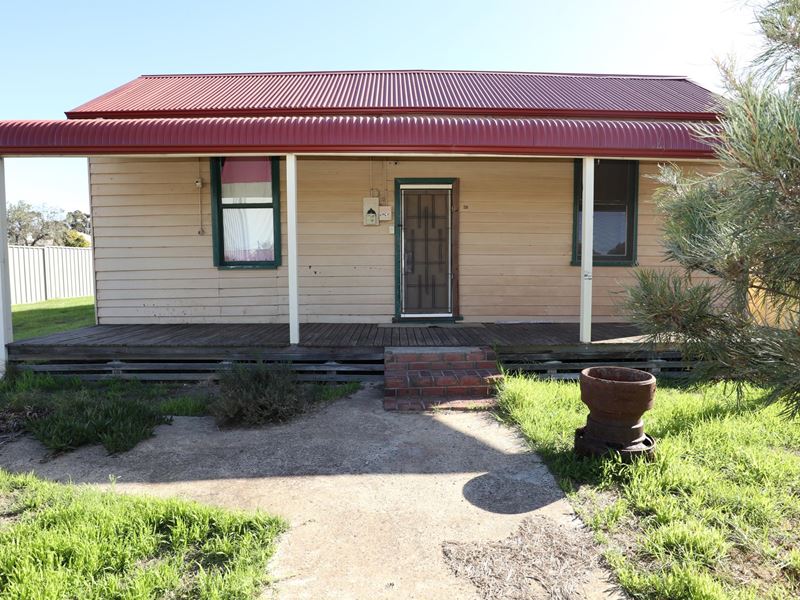 38 Fairway Street, Narrogin WA 6312