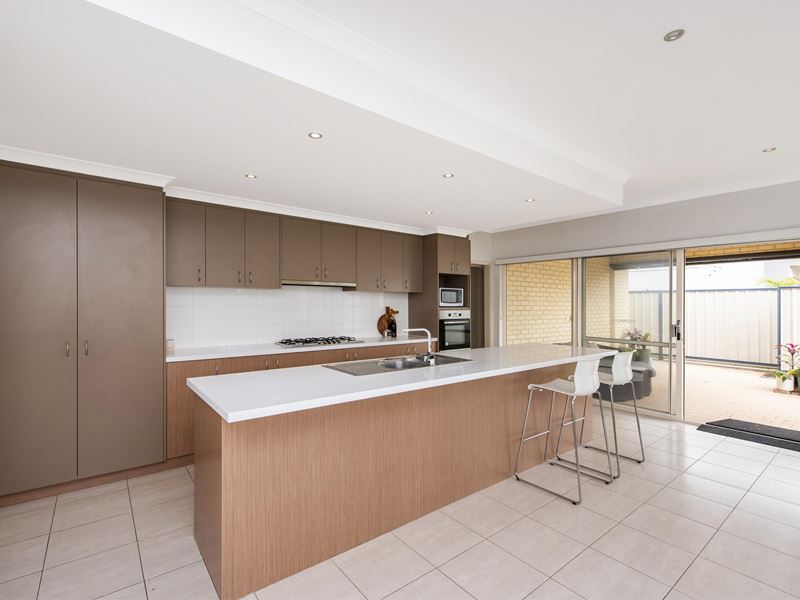 30A Sequin Close, Meadow Springs