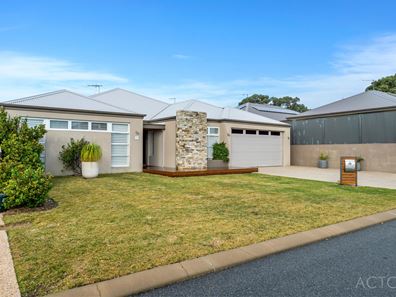 28 Solandri Turn, Halls Head WA 6210