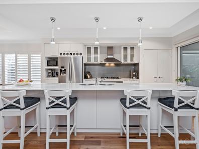28 Solandri Turn, Halls Head WA 6210