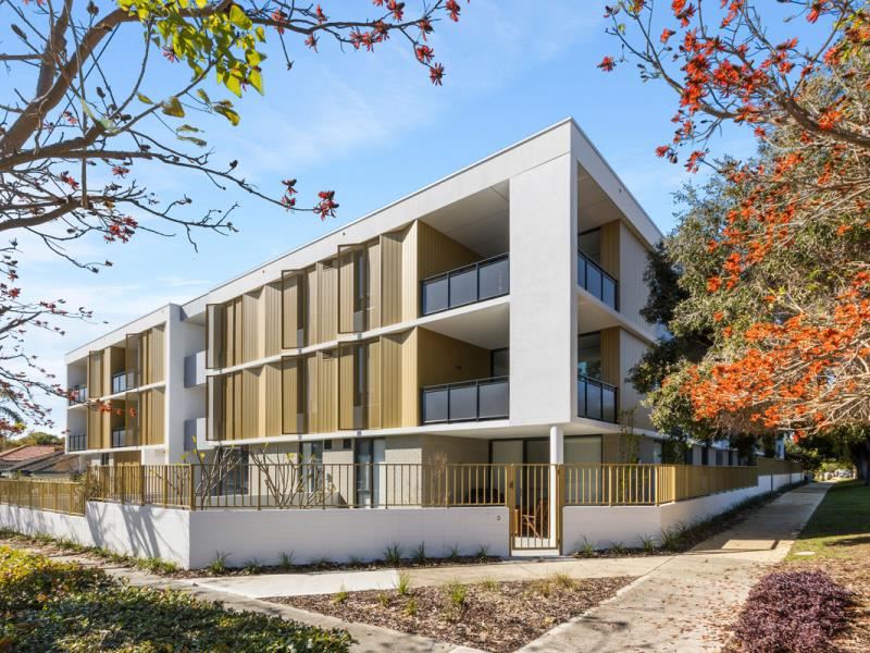 4/11 Ashton Avenue, Claremont