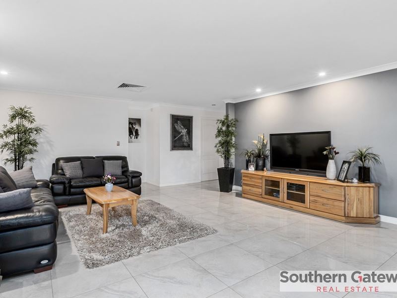 30 Dunster Way, Orelia WA 6167