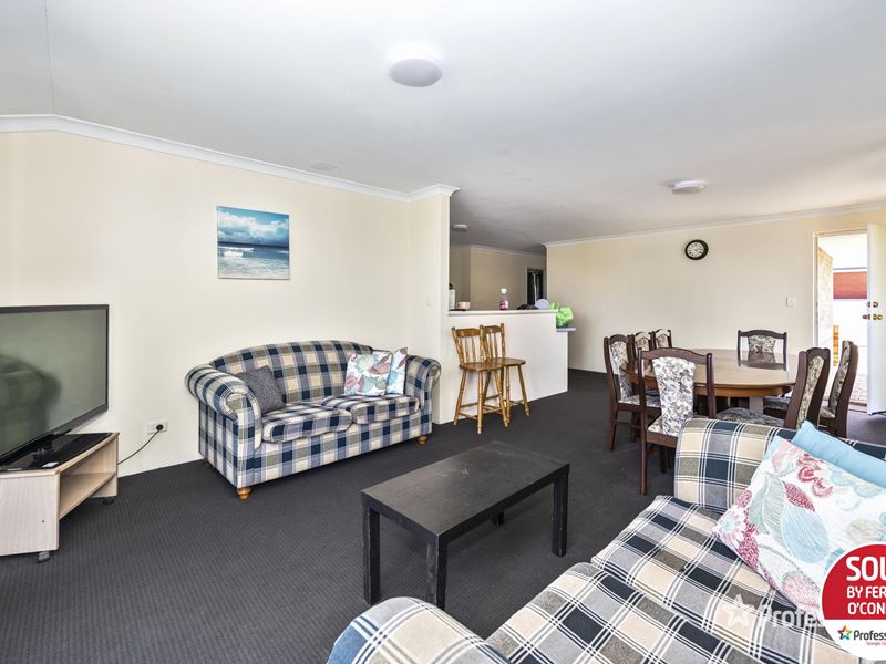 37 Lithgow Drive, Clarkson