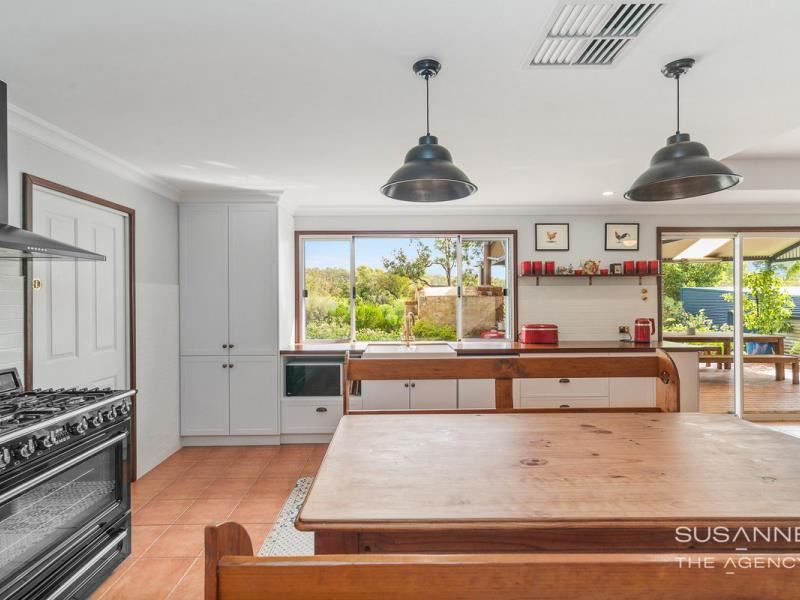 16 Bowtell Road, Lesmurdie WA 6076