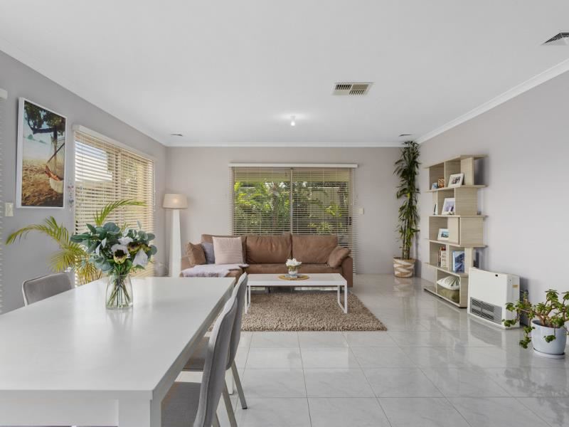 16 Banksiadale Gate, Lakelands