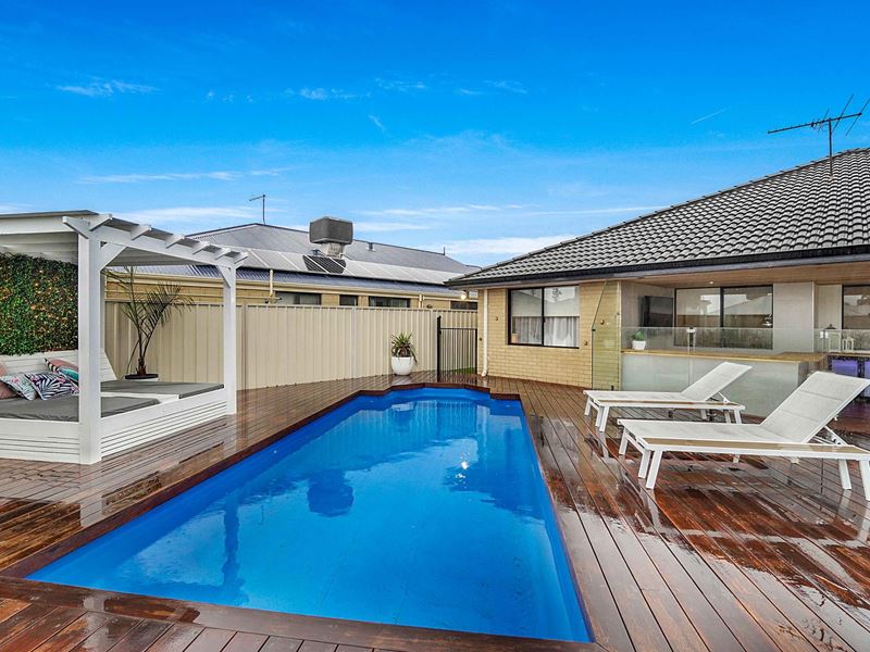 36 Colwyn Loop, Tapping