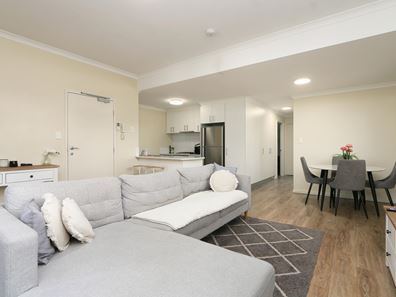 1/30 Malata Crescent, Success WA 6164