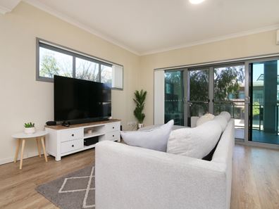 1/30 Malata Crescent, Success WA 6164