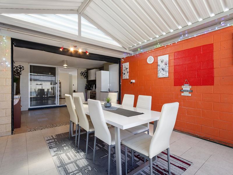 26 Bordeaux Parade, Piara Waters WA 6112