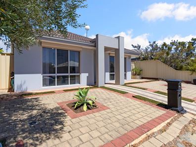 26 Bordeaux Parade, Piara Waters WA 6112