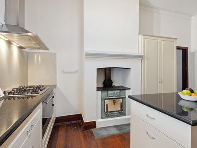 35 Gwenyfred Road, Kensington WA 6151